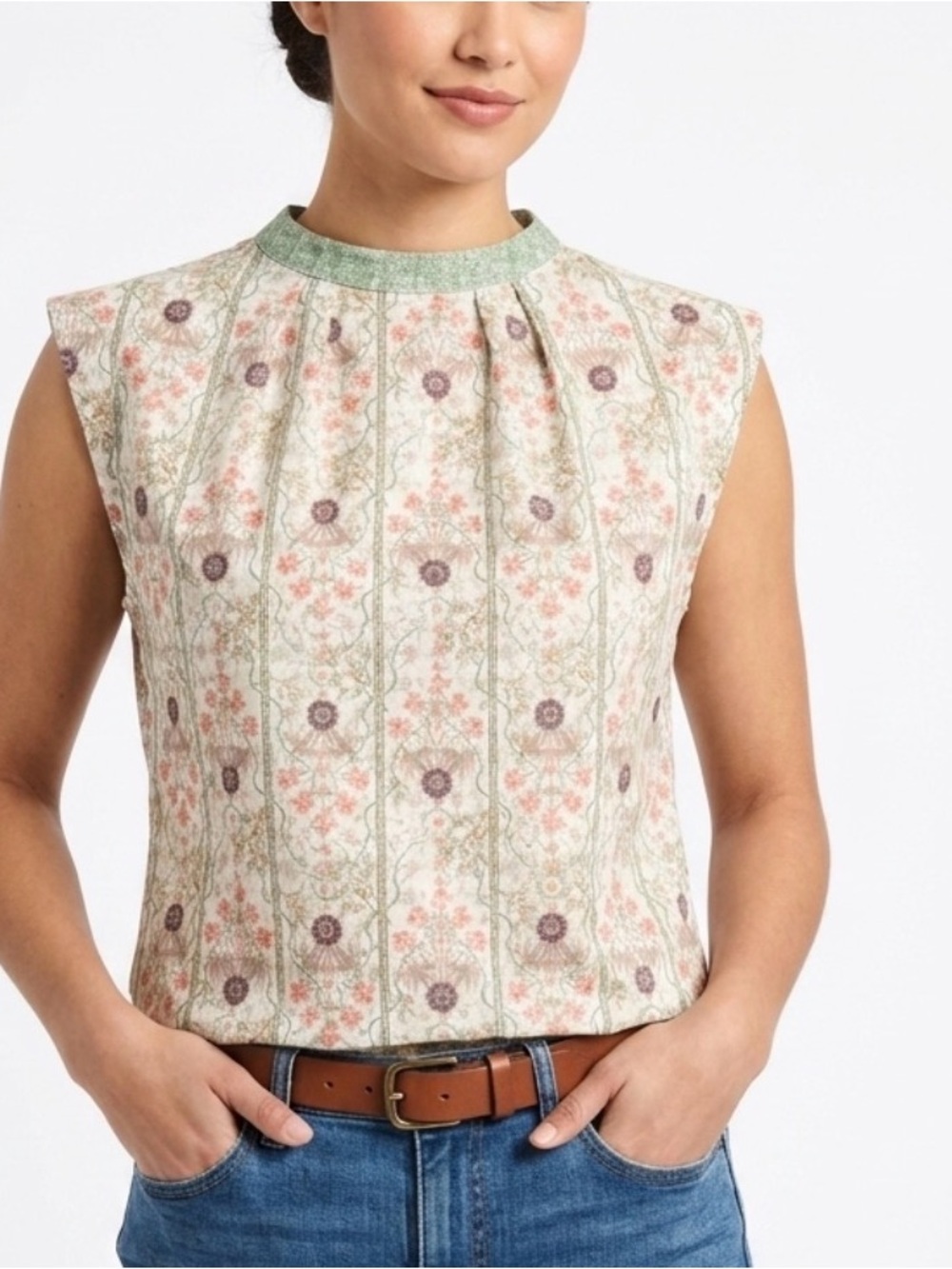 Aqua Blu Amaryllis Floral Sleeveless Shell in Cream with Green Trim - M